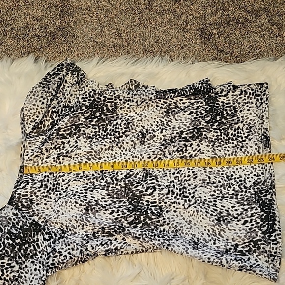 AB Studio black and white print blouse with ruffle accents - Picture 12 of 12